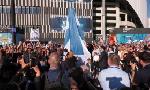 Revoir La statue de bernard tapie inaugurée en grande pompe sur le parvis du stade vélodrome : du 16 Mai