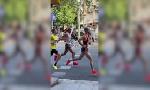 Revoir Un athlète russe court 10 km en 31 minutes... avec des crocs : du 17 Mai