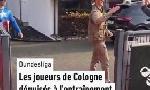 Revoir Les joueurs de cologne arrivent dguiss  l'entranement pour clbrer le dbut du carnaval du 13 Novembre