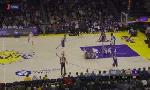 Revoir Lebron james s'envole comme au bon vieux temps avec les lakers face aux kings, maxi kleber s?offre un magnifique dunk du 02 Mars