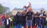 Revoir La remont�e festive du champ-de-mars du psg se poursuit du 01 Juin