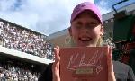 Revoir Finale (f) : mirra andreeva re�oit et signe une plaque en son honneur du 07 Juin