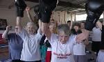 Revoir Sant� : quand des mamies boxent avec des jeunes du 22 Juin